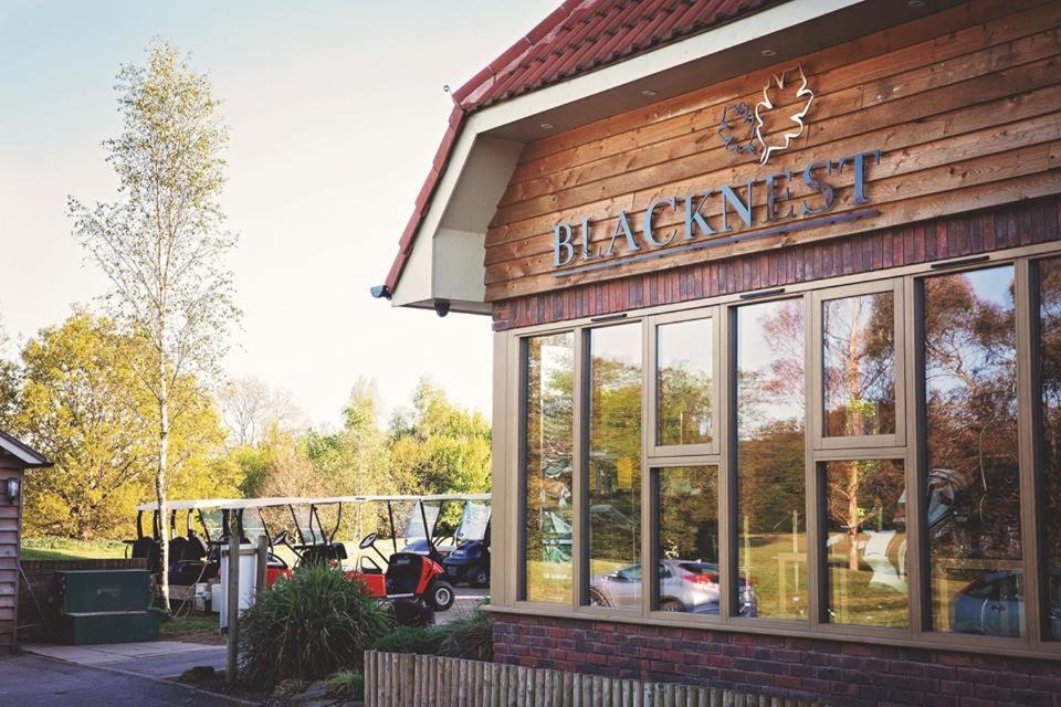 Blacknest Golf And Country Club Алтон Экстерьер фото