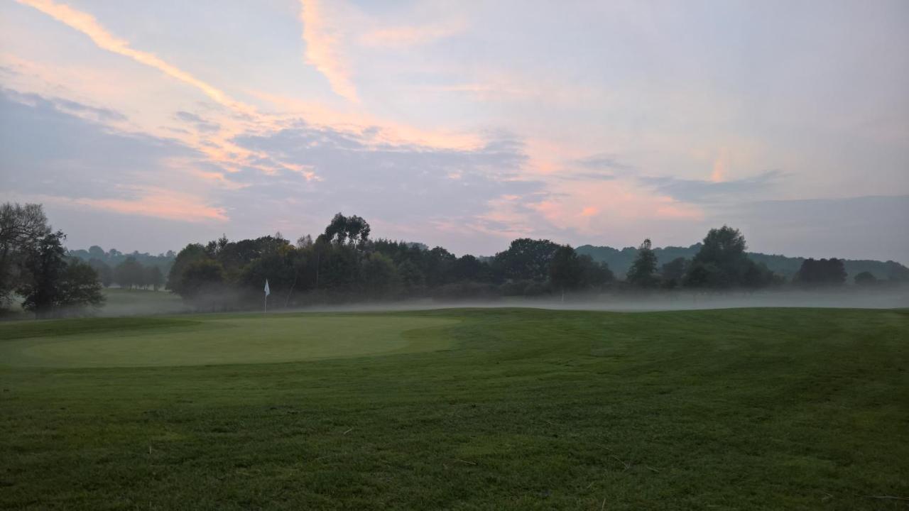 Blacknest Golf And Country Club Алтон Экстерьер фото